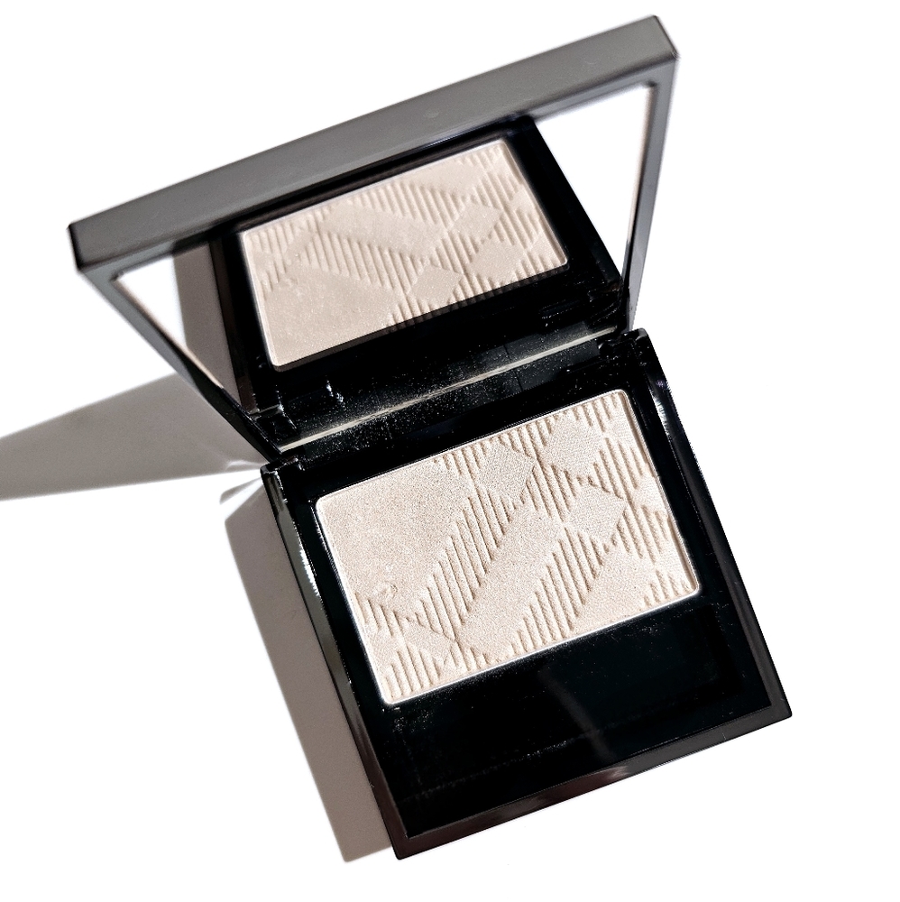 Burberry eye color wet & dry silk eyeshadow porcelain No.100